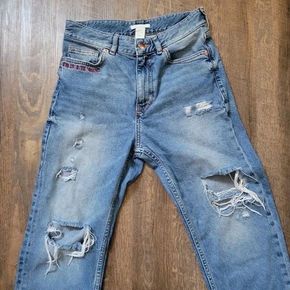 H&M Women's "Girls Bite Back" Straight Regular Jeans with Raw Edge Hem Size 6 - Picture 6 of 6